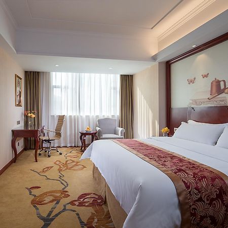 Vienna Hotel Zhongshan Guzhen Town Center Екстер'єр фото