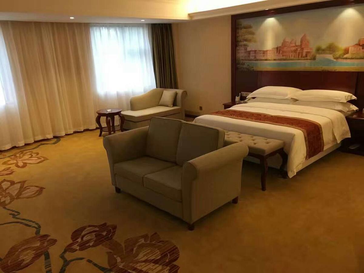 Vienna Hotel Zhongshan Guzhen Town Center Екстер'єр фото
